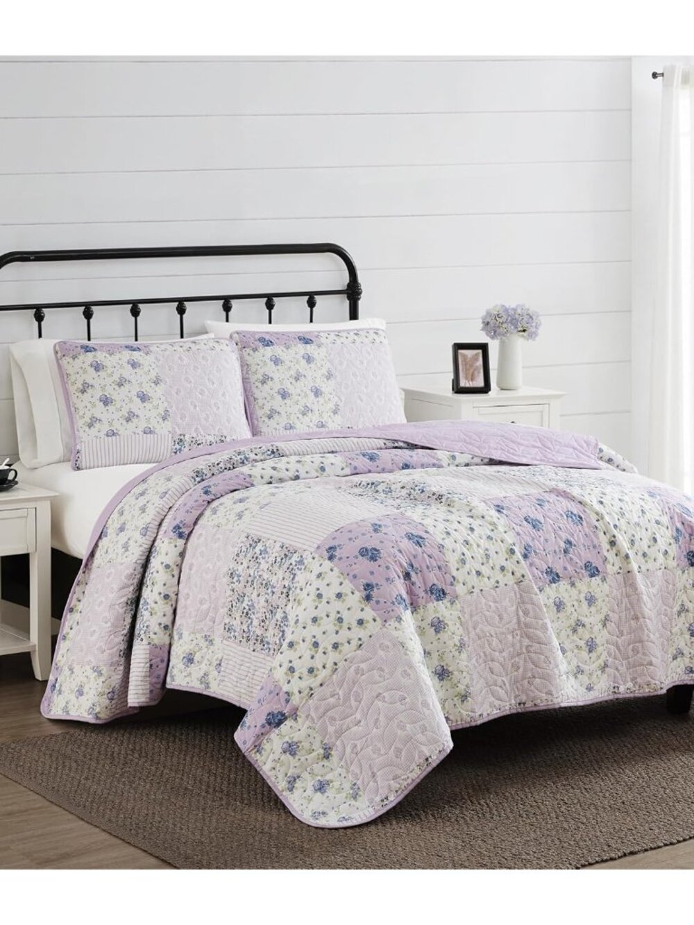 Elissa Patchwork White and Purple Polyester 3-Piece Full/Queen Quilt Set, Floral